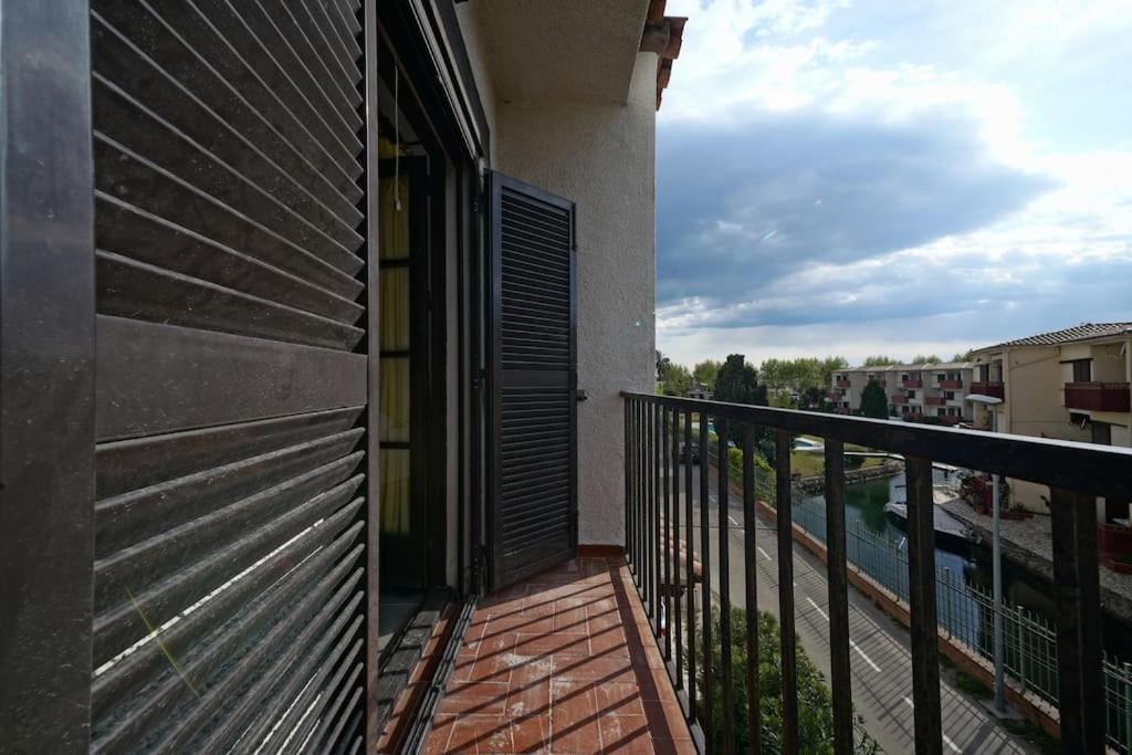 Bonito Apartamento Equipado, Cerca De La Playa Empuriabrava Exteriör bild